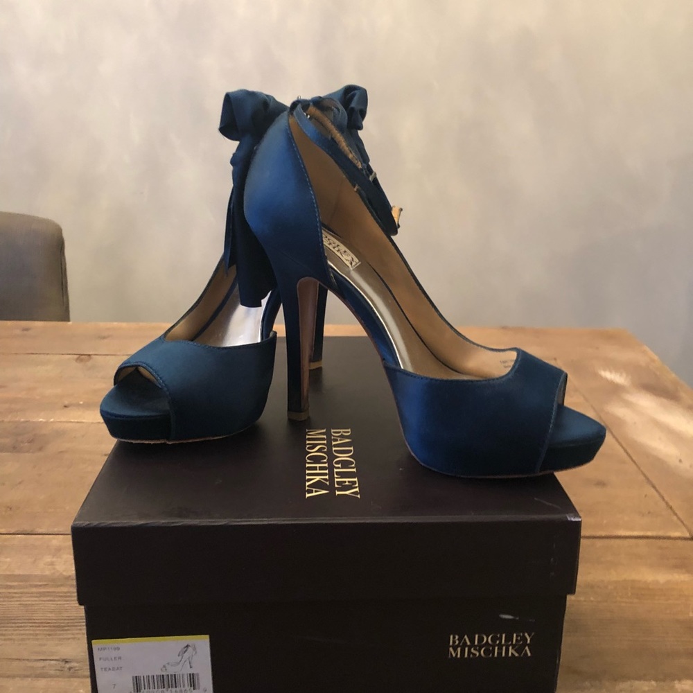 badgley mischka Fuller Pump